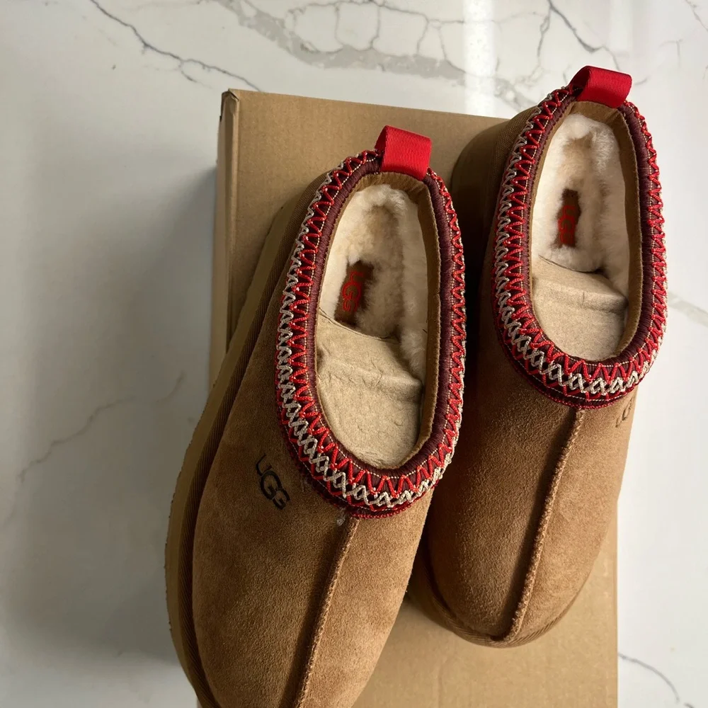 UGG Tazz II Chestnut, Slip-Ons with Red Accents. BRAND NEW. NEVER WORN - Picture 3 of 9
